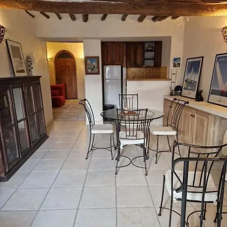 T3 Dans La Citadelle * Bonifacio (Corsica)