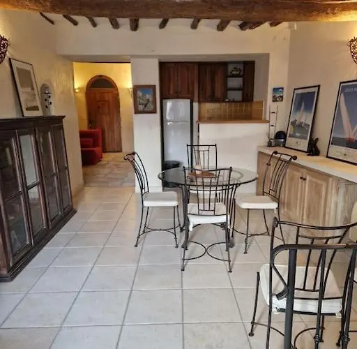 T3 Dans La Citadelle * Bonifacio (Corsica)